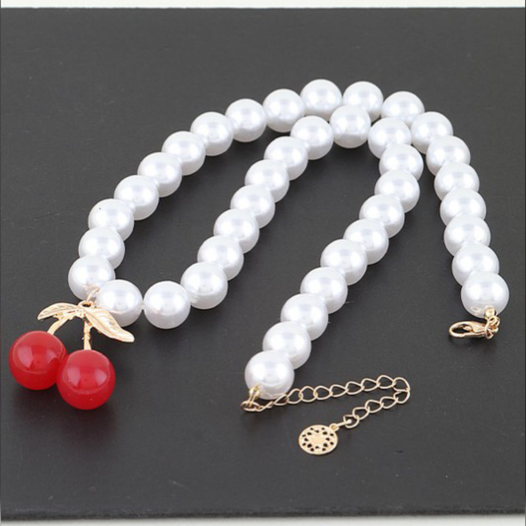 PEARLS CHERRY NECKLACE