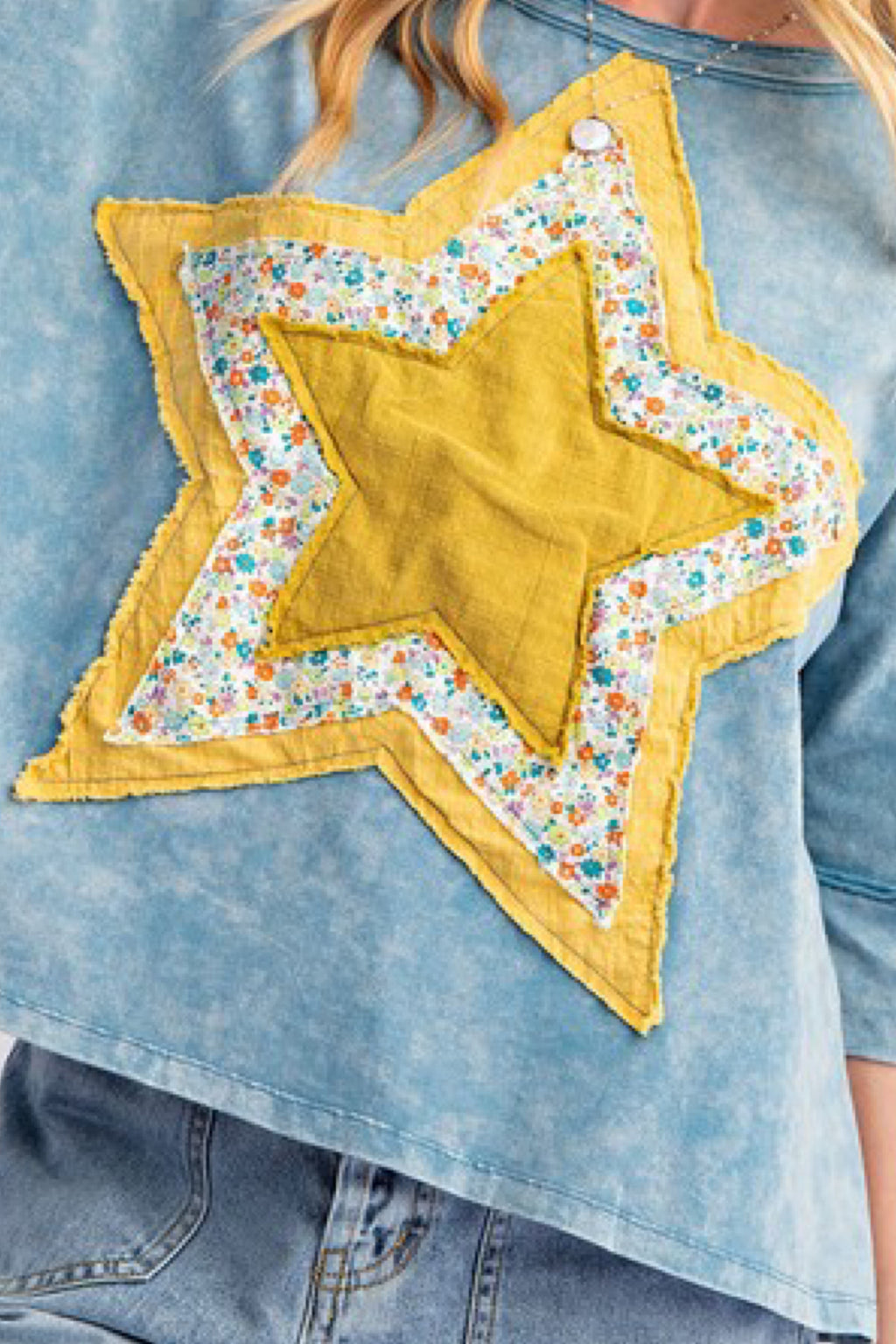 LOOSE FIT STAR PATCH TOP