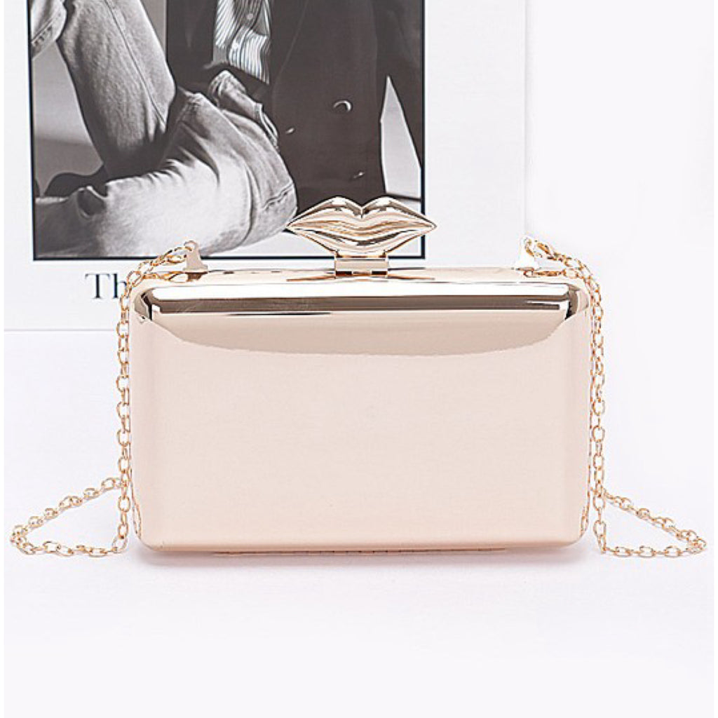 KISS ME CLUTCH