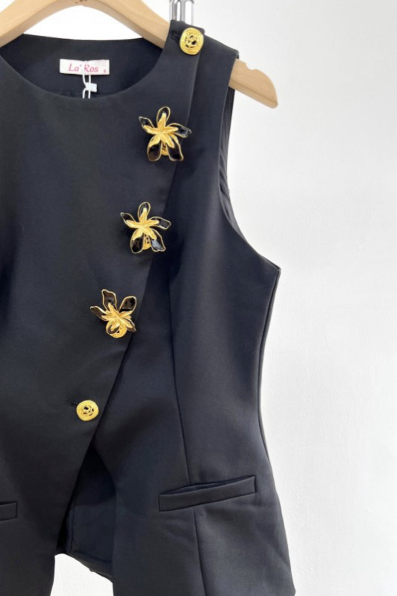 VEST TOP WITH FLOWER BUTTONS