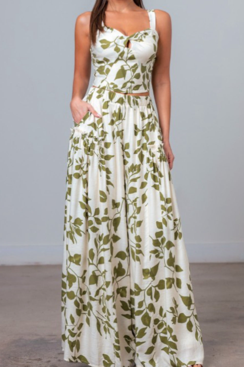 WHITE / GREEN