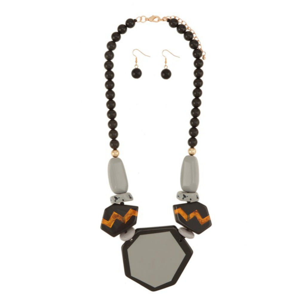 GEOMETRIC RESIN NECKLACE