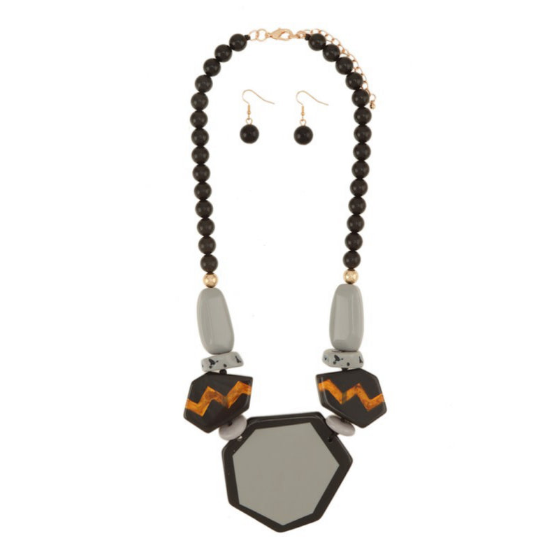 GEOMETRIC RESIN NECKLACE
