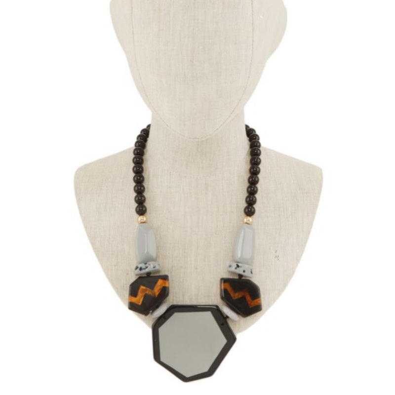 GEOMETRIC RESIN NECKLACE