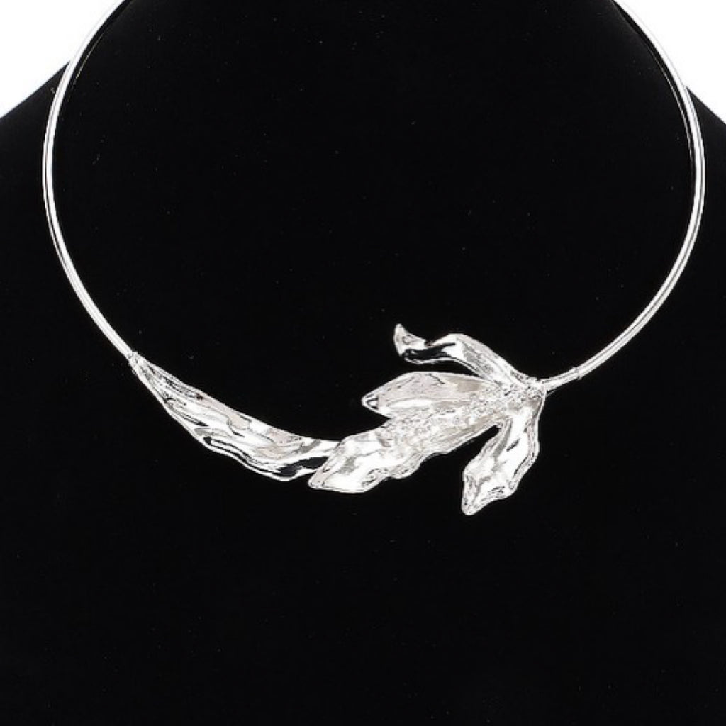 LILLY LEAF CHOKER NECKLACE