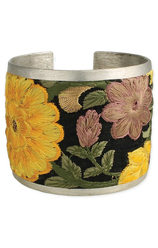 EMBROIDED FLOWER CUFF