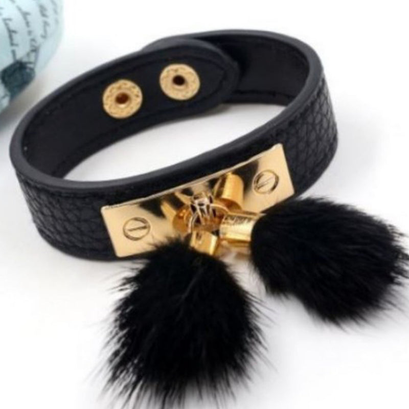 POM DANGLE BRACELET