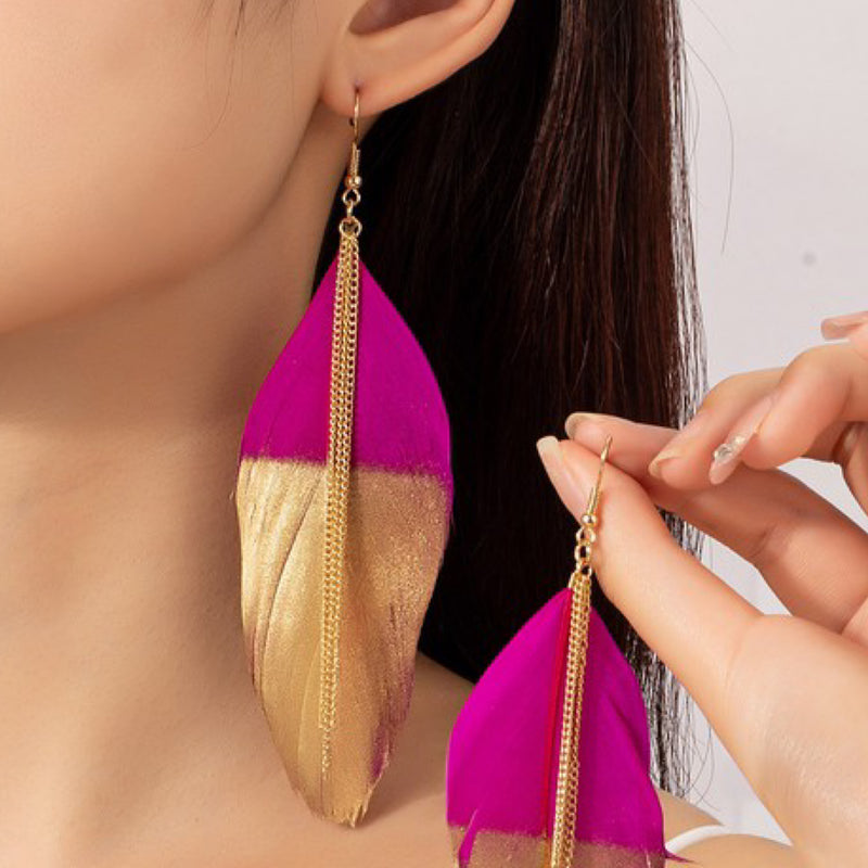 STATEMENT FEATHER EARRING