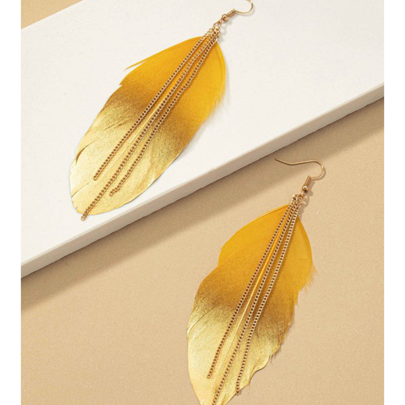 STATEMENT FEATHER EARRING