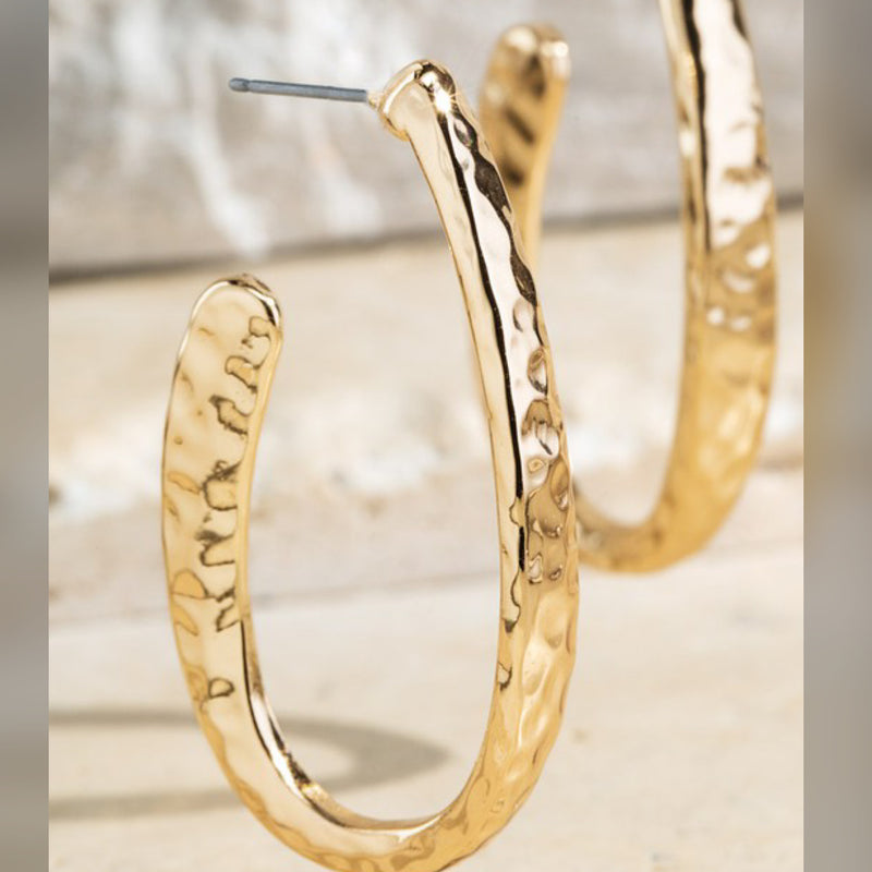 HAMMERED METAL HOOP EARRINGS